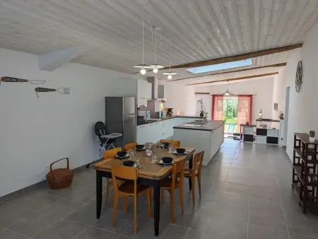 Maison en pierres rénovée avec jardin, terrasse, 3 chambres, proche village, nature paisible, équipements complets - Photo 3