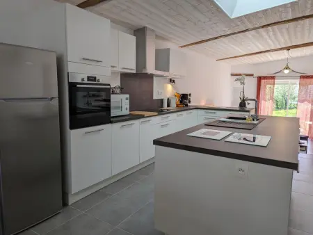 Maison en pierres rénovée avec jardin, terrasse, 3 chambres, proche village, nature paisible, équipements complets - Photo 7