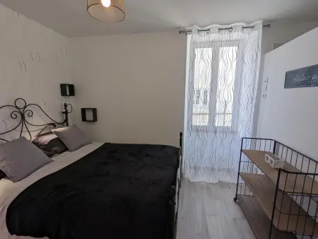 Maison en pierres rénovée avec jardin, terrasse, 3 chambres, proche village, nature paisible, équipements complets - Photo 8
