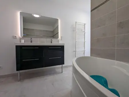 Maison en pierres rénovée avec jardin, terrasse, 3 chambres, proche village, nature paisible, équipements complets - Photo 17