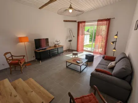 Maison en pierres rénovée avec jardin, terrasse, 3 chambres, proche village, nature paisible, équipements complets - Photo 25