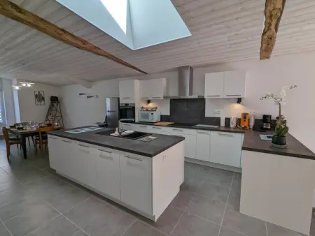 Maison en pierres rénovée avec jardin, terrasse, 3 chambres, proche village, nature paisible, équipements complets - Photo 27