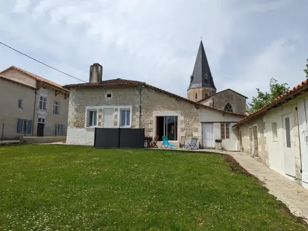 Maison en pierres rénovée avec jardin, terrasse, 3 chambres, proche village, nature paisible, équipements complets - Photo 31