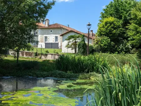Maison en pierres rénovée avec jardin, terrasse, 3 chambres, proche village, nature paisible, équipements complets - Photo 32