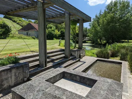 Maison en pierres rénovée avec jardin, terrasse, 3 chambres, proche village, nature paisible, équipements complets - Photo 34