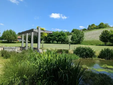 Maison en pierres rénovée avec jardin, terrasse, 3 chambres, proche village, nature paisible, équipements complets - Photo 35