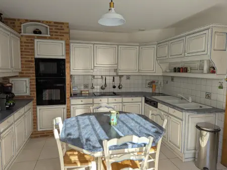 Gîte spacieux avec piscine privée et jardin, idéal pour familles avec animaux - Photo 2