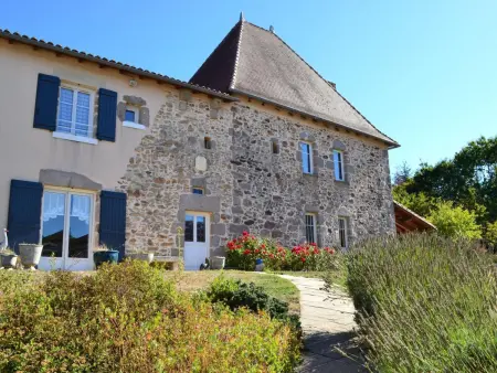 Gîte spacieux avec piscine privée et jardin, idéal pour familles avec animaux - Photo 3