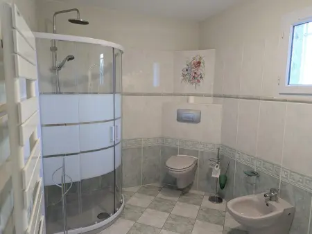 Gîte spacieux avec piscine privée et jardin, idéal pour familles avec animaux - Photo 15