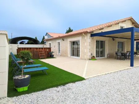 Gîte Charentais avec piscine, terrasse, et pêche - confort moderne et charme rural - Photo 2