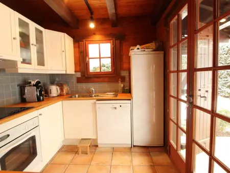 Chalet 4 chambres sur pistes débutants avec balcon et parking, à 350m des commerces - Photo 4