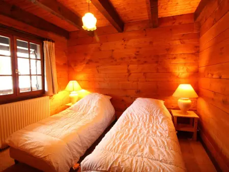 Chalet 4 chambres sur pistes débutants avec balcon et parking, à 350m des commerces - Photo 5