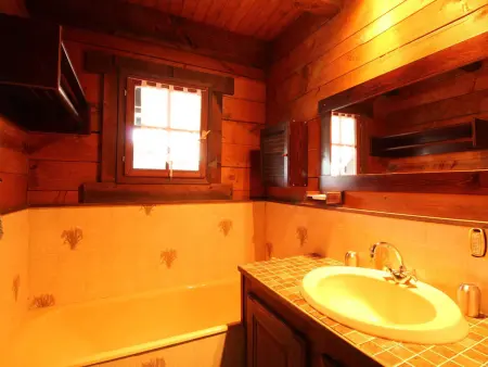 Chalet 4 chambres sur pistes débutants avec balcon et parking, à 350m des commerces - Photo 10