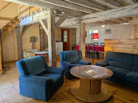 Maison de campagne rénovée avec jardin privatif - 2 chambres, 2 sdb, séjour spacieux - Photo 1