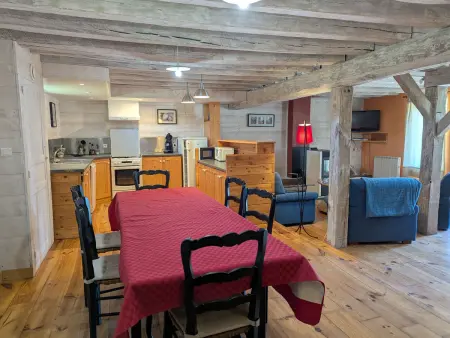 Maison de campagne rénovée avec jardin privatif - 2 chambres, 2 sdb, séjour spacieux - Photo 3