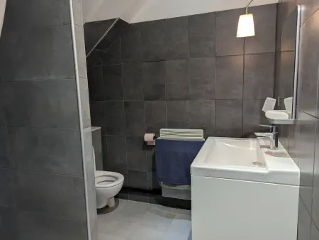 Maison de campagne rénovée avec jardin privatif - 2 chambres, 2 sdb, séjour spacieux - Photo 7