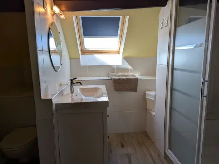 Maison de campagne rénovée avec jardin privatif - 2 chambres, 2 sdb, séjour spacieux - Photo 10