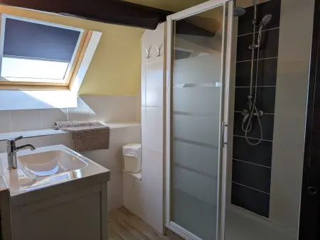 Maison de campagne rénovée avec jardin privatif - 2 chambres, 2 sdb, séjour spacieux - Photo 11
