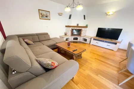 Villa Jadranka, Villa avec piscine près de la côte adriatique - Photo 3
