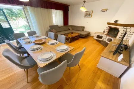 Villa Jadranka, Villa avec piscine près de la côte adriatique - Photo 4
