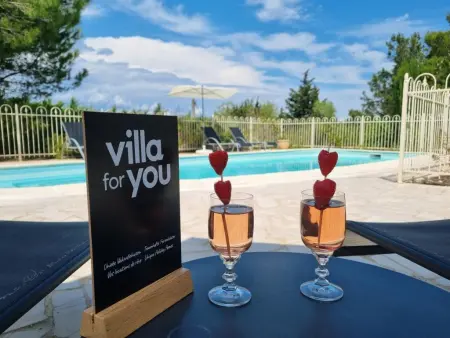 Le Rêve de Montbrun, Villa spacieuse avec piscine à Montbrun - Photo 1