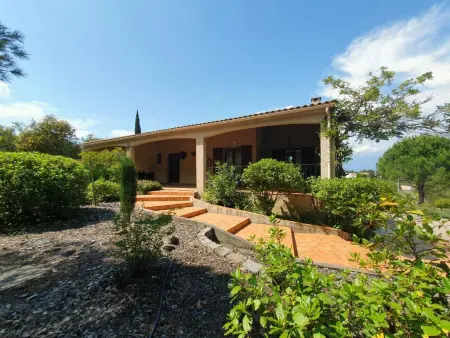 Le Rêve de Montbrun, Villa spacieuse avec piscine à Montbrun - Photo 4