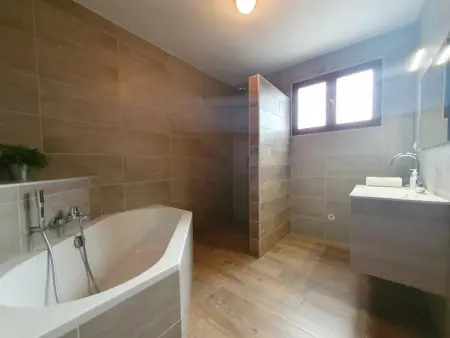 Le Rêve de Montbrun, Villa spacieuse avec piscine à Montbrun - Photo 7