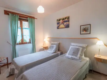 Gite Le Croix du Notaire, Maison pour enfants avec étang à poissons - Photo 9