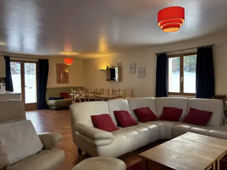 Maison spacieuse et fonctionnelle - 5 chambres, terrasse, parking privé - Photo 2