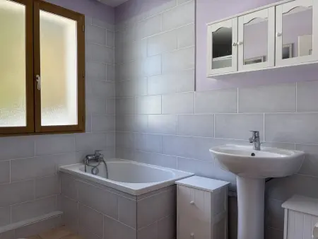 Maison spacieuse et fonctionnelle - 5 chambres, terrasse, parking privé - Photo 8