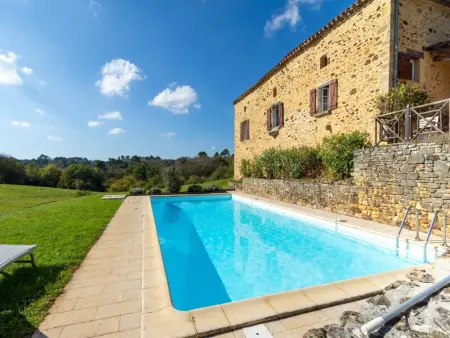 Maison Sauveterre, Maison avec piscine dans un endroit privilégié - Photo 1