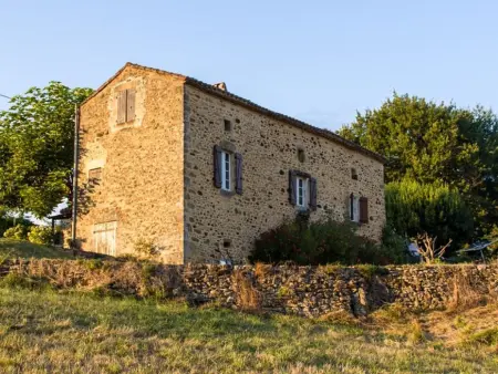 Maison Sauveterre, Maison avec piscine dans un endroit privilégié - Photo 2