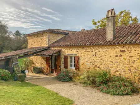 Maison Sauveterre, Maison avec piscine dans un endroit privilégié - Photo 3