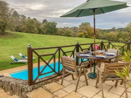 Maison Sauveterre, Maison avec piscine dans un endroit privilégié - Photo 6