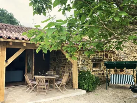Maison Sauveterre, Maison avec piscine dans un endroit privilégié - Photo 9