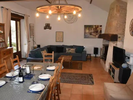 Maison Sauveterre, Maison avec piscine dans un endroit privilégié - Photo 12