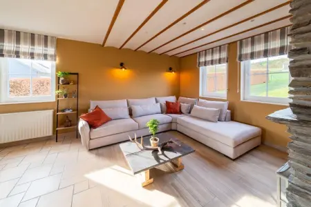 Charmante habitation à Lierneux pour 10 adultes avec Bains à remous, Maison de vacances א Lierneux avec bain moussant - Photo 1