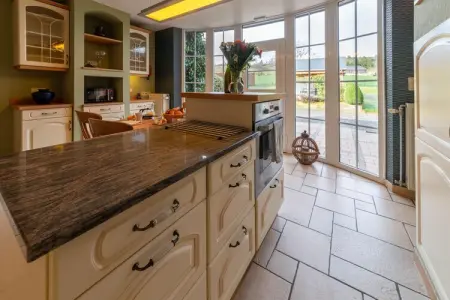 Charmante habitation à Lierneux pour 10 adultes avec Bains à remous, Maison de vacances א Lierneux avec bain moussant - Photo 14