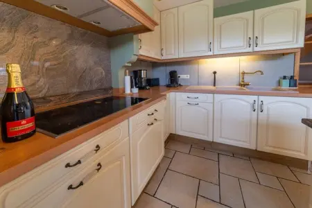 Charmante habitation à Lierneux pour 10 adultes avec Bains à remous, Maison de vacances א Lierneux avec bain moussant - Photo 15