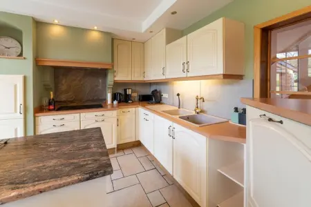 Charmante habitation à Lierneux pour 10 adultes avec Bains à remous, Maison de vacances א Lierneux avec bain moussant - Photo 16