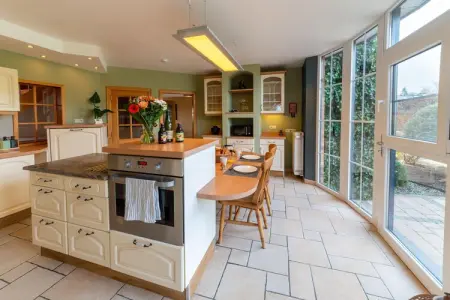 Charmante habitation à Lierneux pour 10 adultes avec Bains à remous, Maison de vacances א Lierneux avec bain moussant - Photo 17