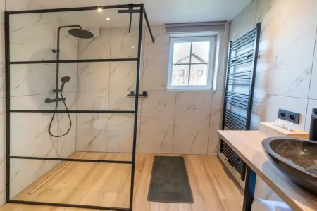 Charmante habitation à Lierneux pour 10 adultes avec Bains à remous, Maison de vacances א Lierneux avec bain moussant - Photo 31