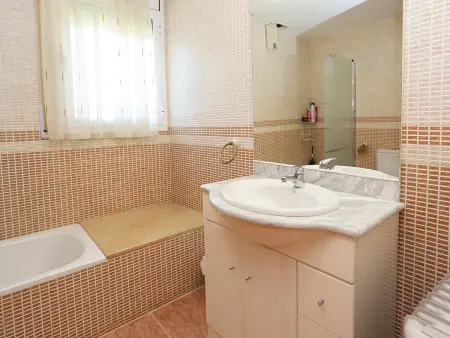 Maison 2 étages avec climatisation et terrasse, Maison 6 personnes à Creixell - Photo 21