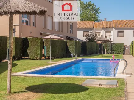Maison Familiale Duplex avec Terrasse, Piscine, Parking et Proche Plage - Photo 1