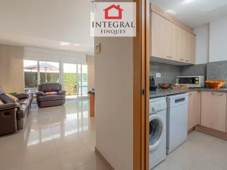 Maison Familiale Duplex avec Terrasse, Piscine, Parking et Proche Plage - Photo 8