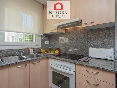 Maison Familiale Duplex avec Terrasse, Piscine, Parking et Proche Plage - Photo 10