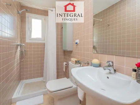 Maison Familiale Duplex avec Terrasse, Piscine, Parking et Proche Plage - Photo 11