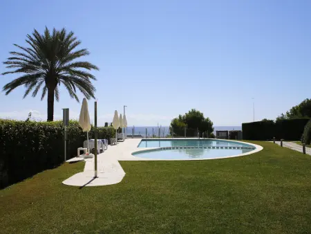 Maison mitoyenne proche plage avec terrasse et piscine commune - Photo 25