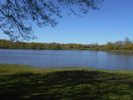 Chalet familial dans camping avec étang de pêche - Photo 11