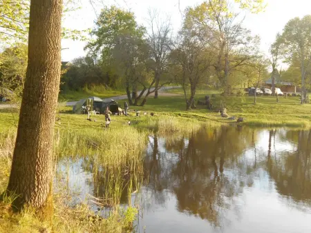 Chalet familial dans camping avec étang de pêche - Photo 15